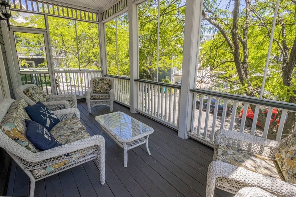 Main Level/Second Level | Screened in Porch