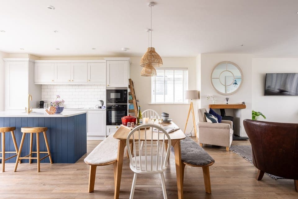 Off the Hook - Kitchen, diner