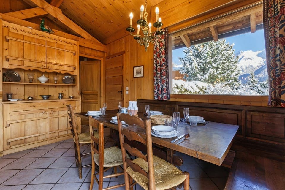 Bright and stunning view area on dinning