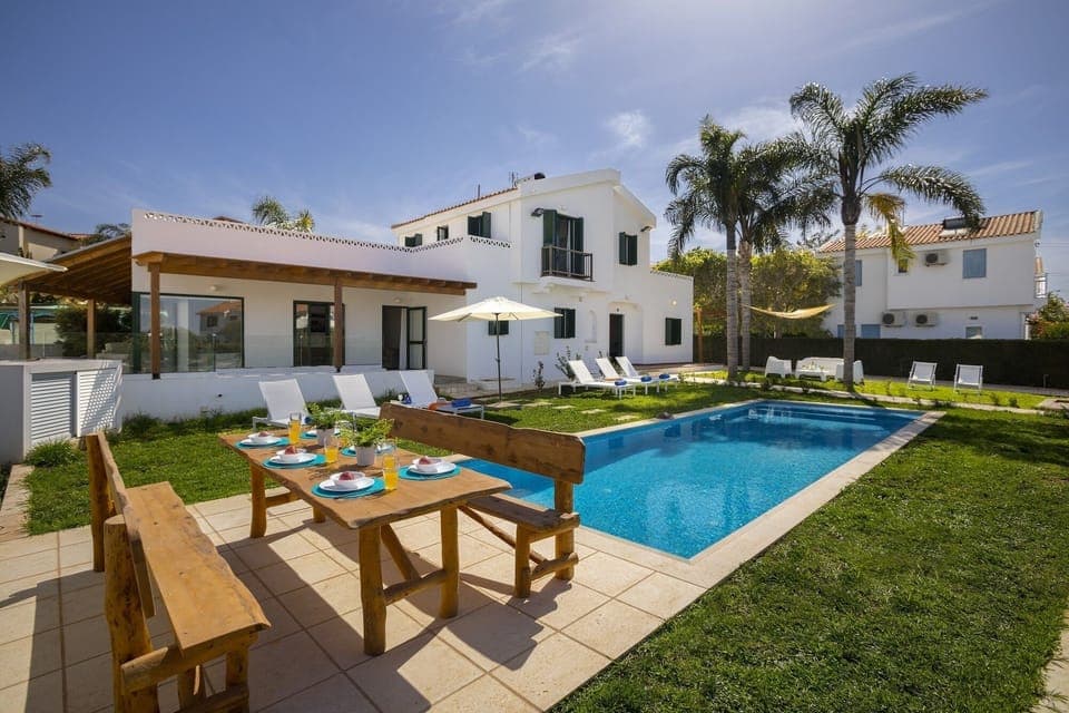 'The Apple Tree Villa,' Beautiful and Spacious 3 Bedroom Protaras Villa