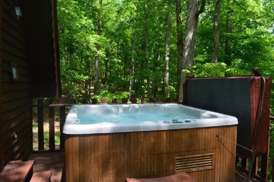 Hot tub located on deck of cabin 
