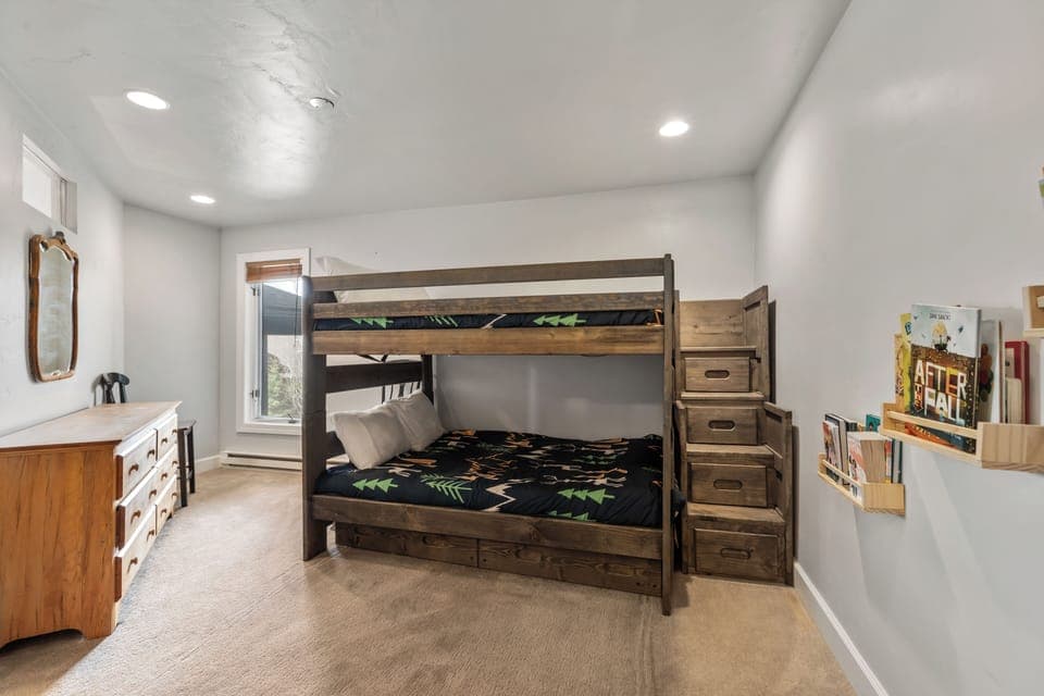 Bunk Bedroom-1