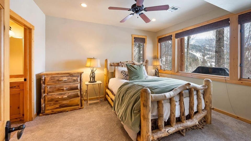 Ground level bedroom with large closet, HDTV with streaming capabilities