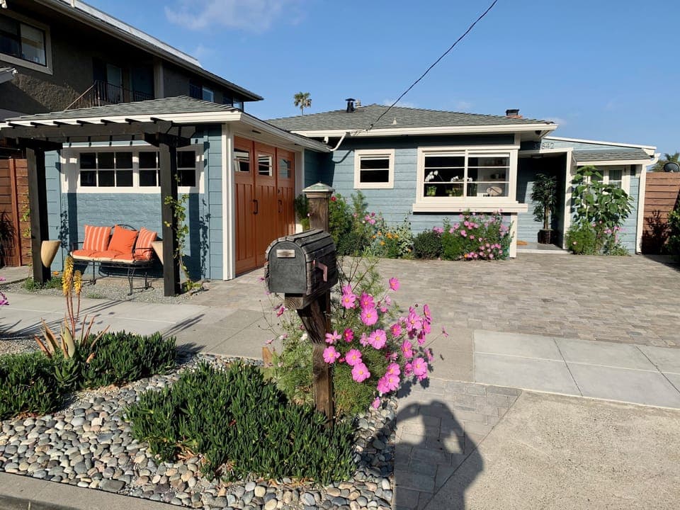 Charming modernized cottage by the sea