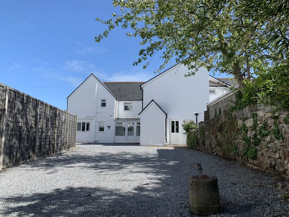 Driveway leading to Ivy Cottage