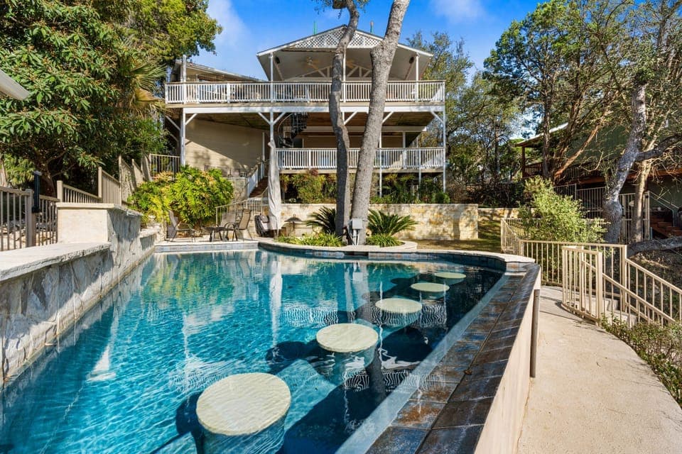 Private infinity pool (fully fenced). Underwater seats for lazy & social R n R.