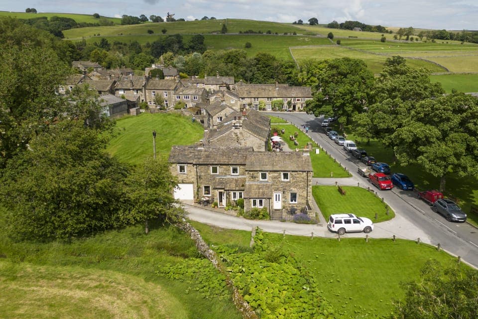 1 Riverside Cottages, Burnsall: A delightful cottage sleeping four in a pretty Wharfedale village