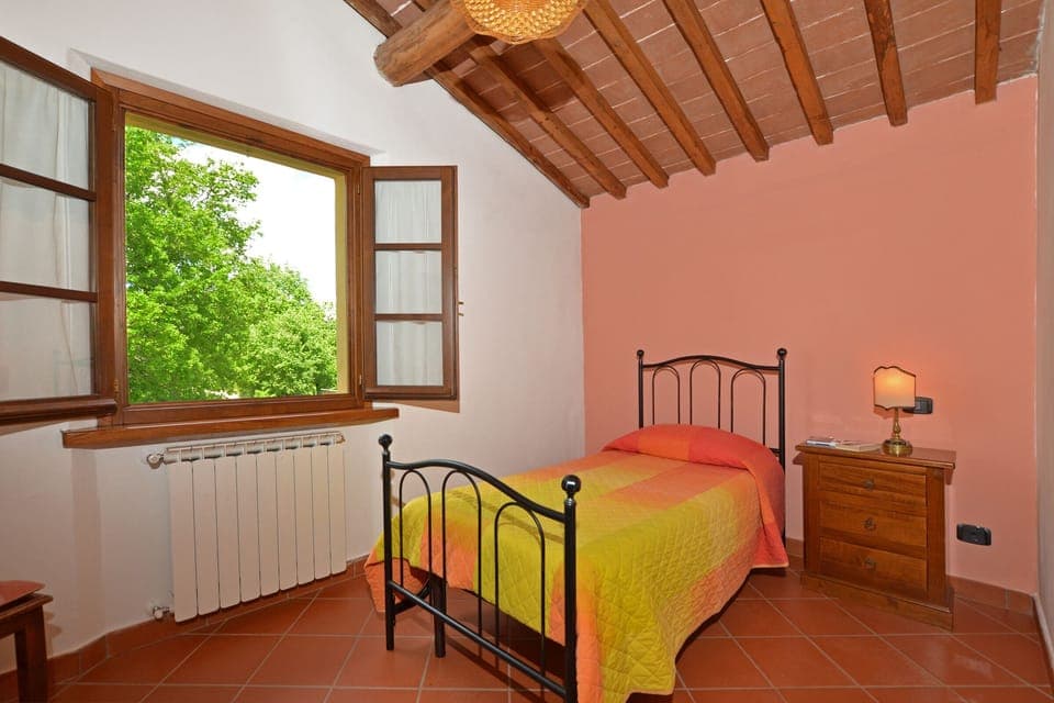 The singles bedroom upstarirs in the apartmnent 1