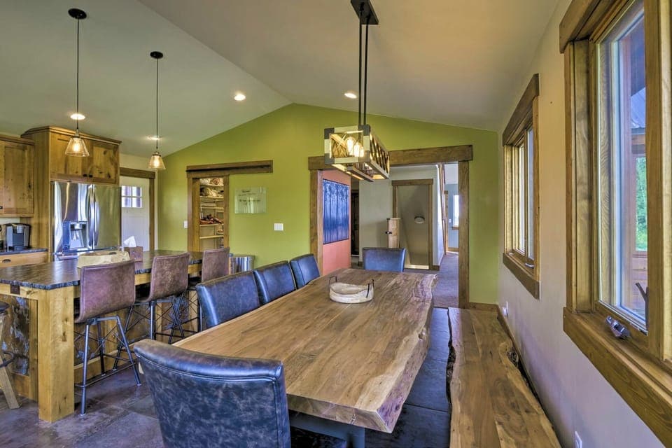 Another view of the dining space, the windows also have views of the mountains, aspens and the great outdoors.