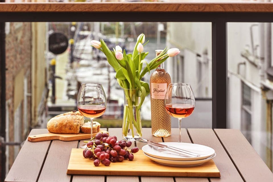 Fresh Escapes - The Moorings - Sleeps 4 - Hot Tub - Torquay