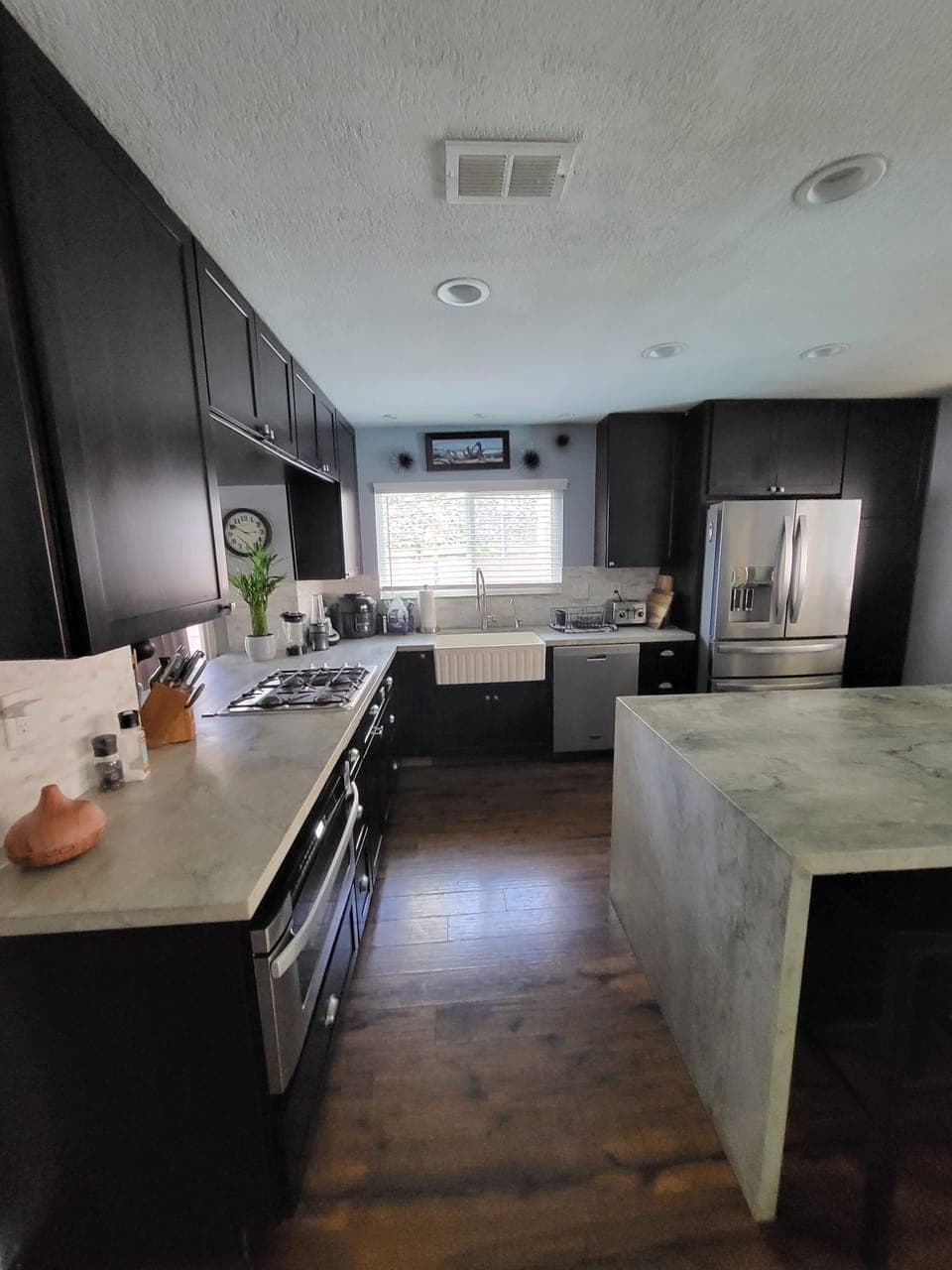 Granite island In the kitchen is great for cooking.