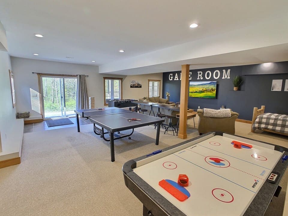 Basement game room, 75" smart tv, Ping Pong, foosball, air hockey,  dart board