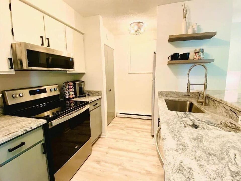 Full kitchen