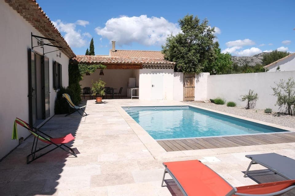 AUREILLE Alpilles Provence vacation rental, comfortable villa for rent with heated pool for 8 people. Online reservation with Plaisirs & Maisons de Provence
