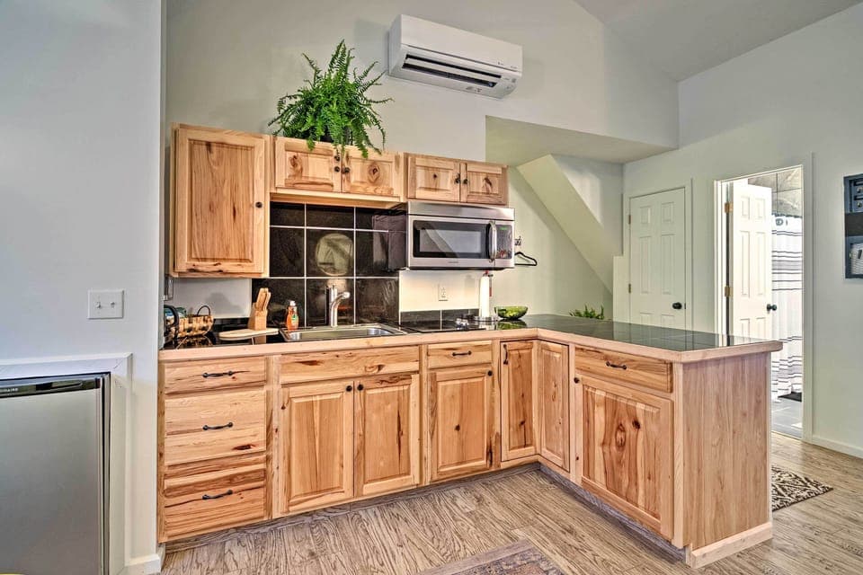Well-Equipped Kitchenette