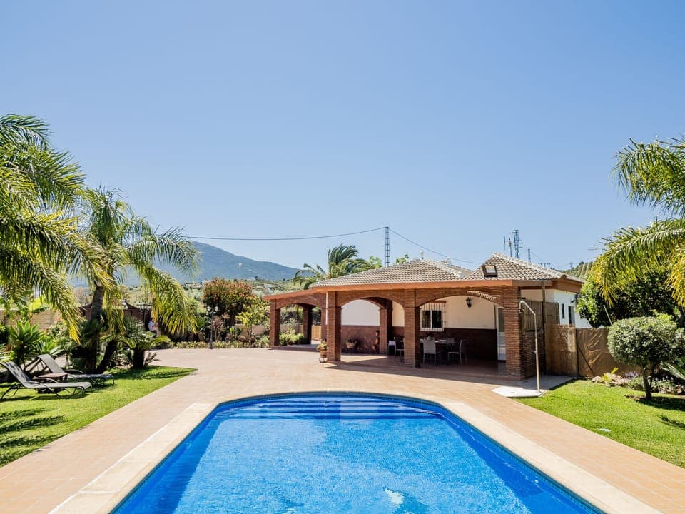 Enjoy the pool of this rural house in Alhaurín el Grande