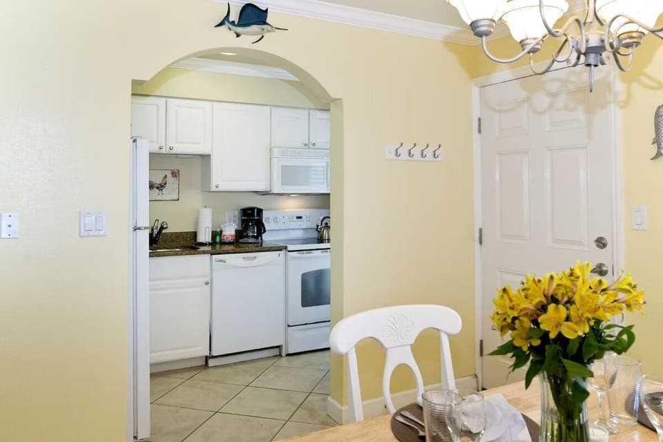 Cook with ease in a crisp, well-equipped kitchen nook.