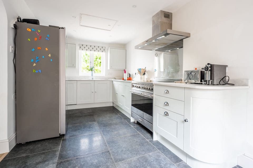 Ground floor: Bright and well-equipped kitchen