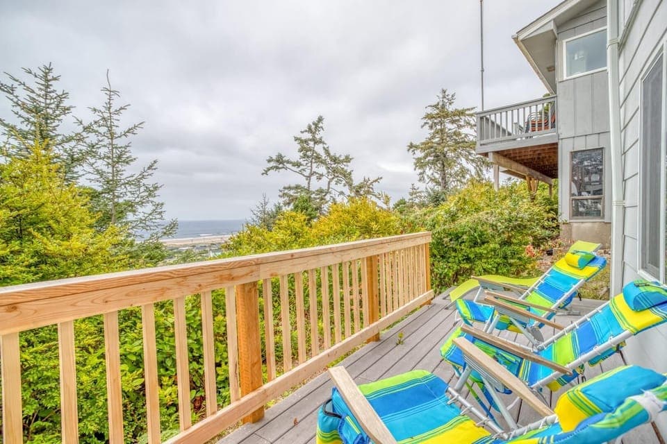 Backpack beach chairs can be taken to the beach.