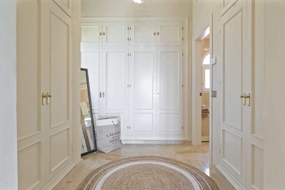 Bedroom 303 cupboard area