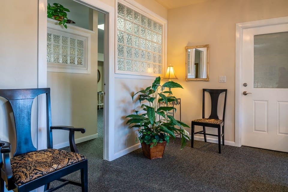 Wall-to-wall carpeting throughout the unit