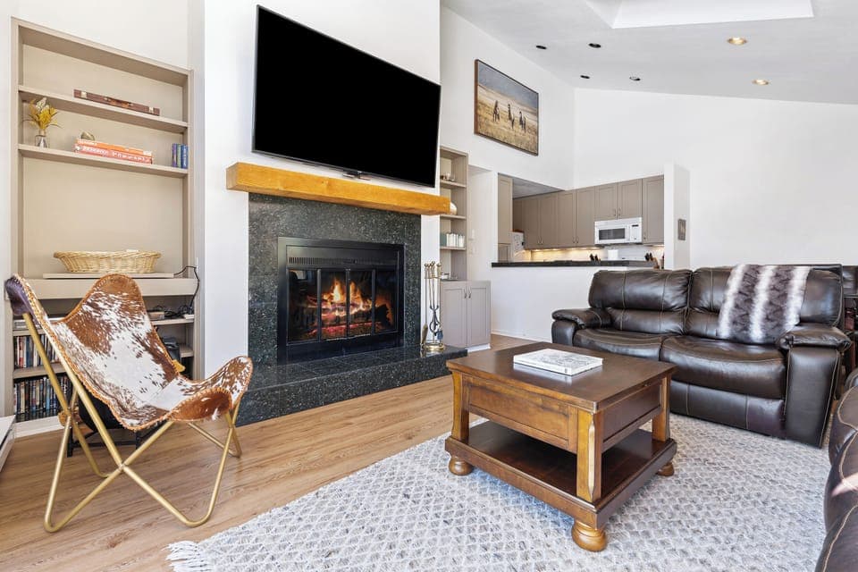Living room, high vaulted ceilings