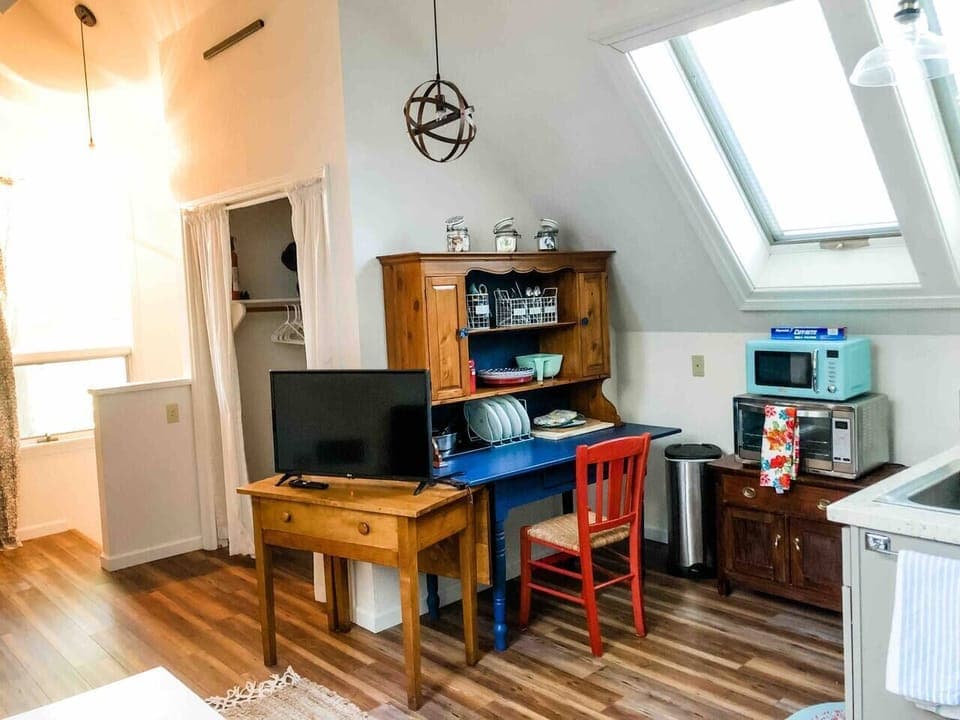 Kitchen hutch stores dining/server/drink ware. 