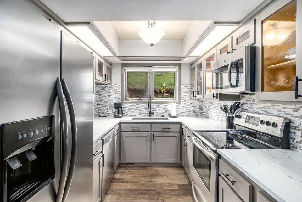 Full kitchen