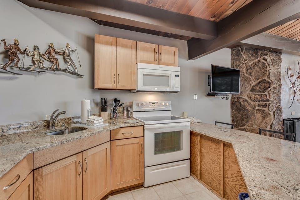 Full kitchen