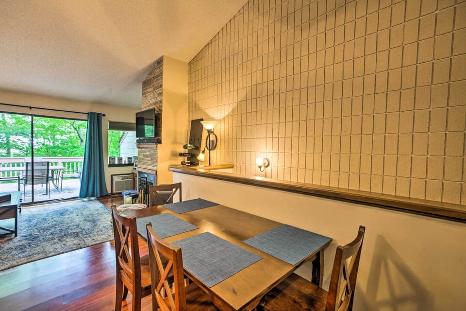 Dining Area | Dishware/Flatware
