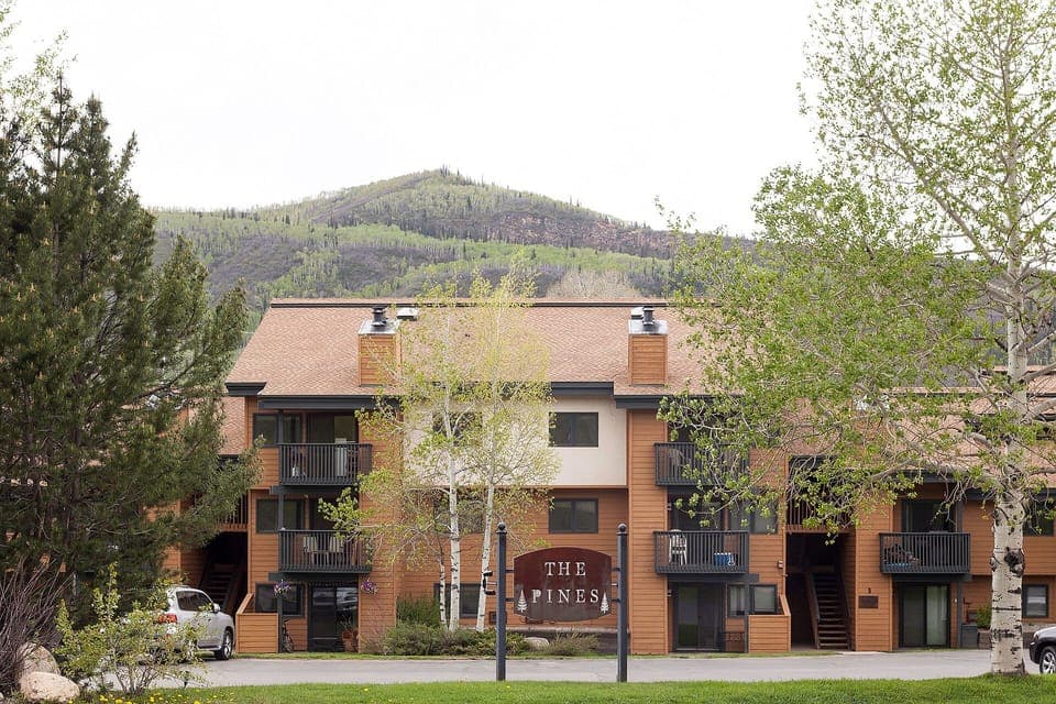 The-Pines-Condominiums_01
