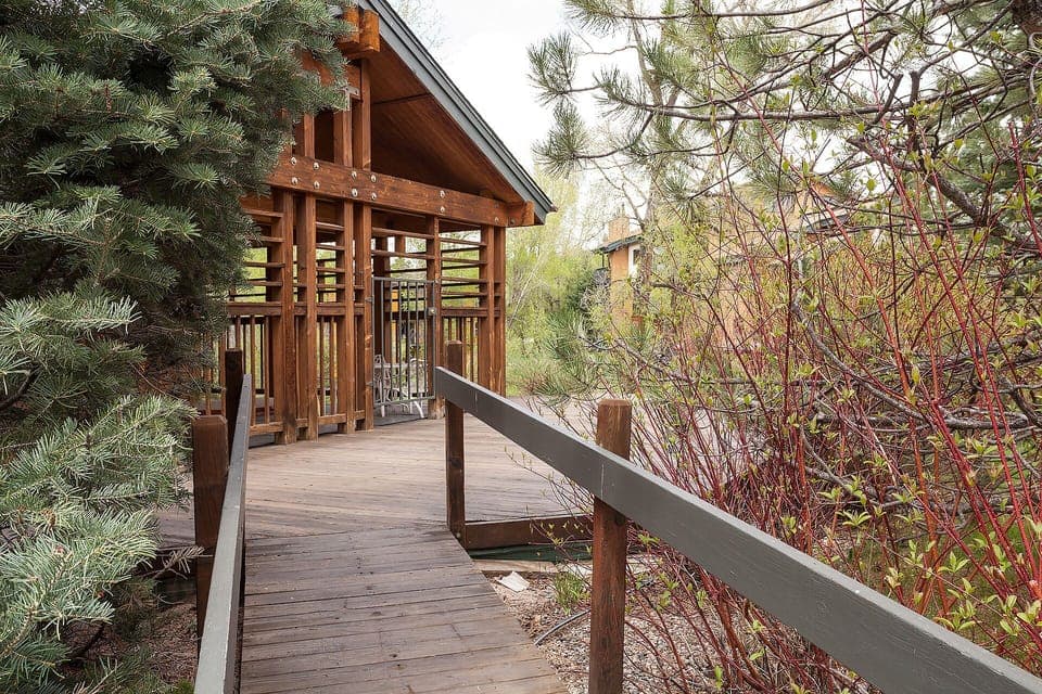 The-Pines-Condominiums_13