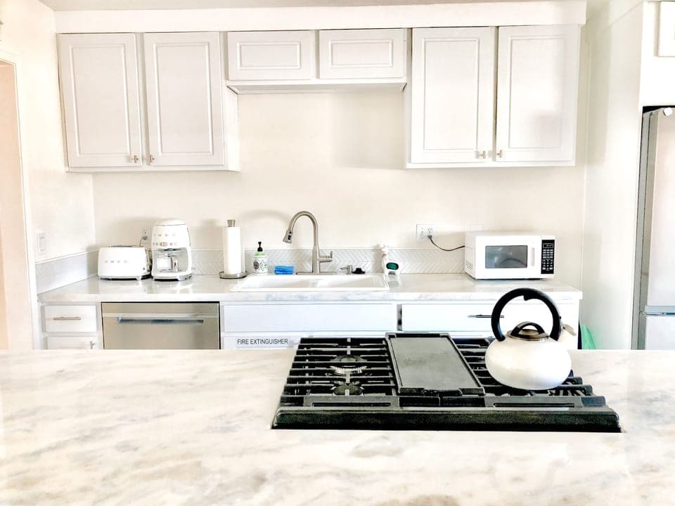 Modern and bright kitchen