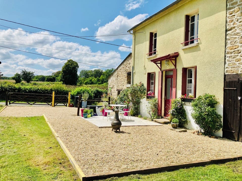 New terrace at Cottage de la Roseraie 