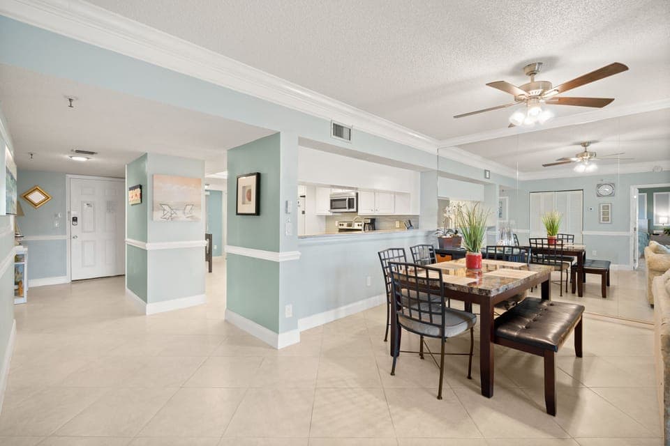 Dining Area - Seating for Six