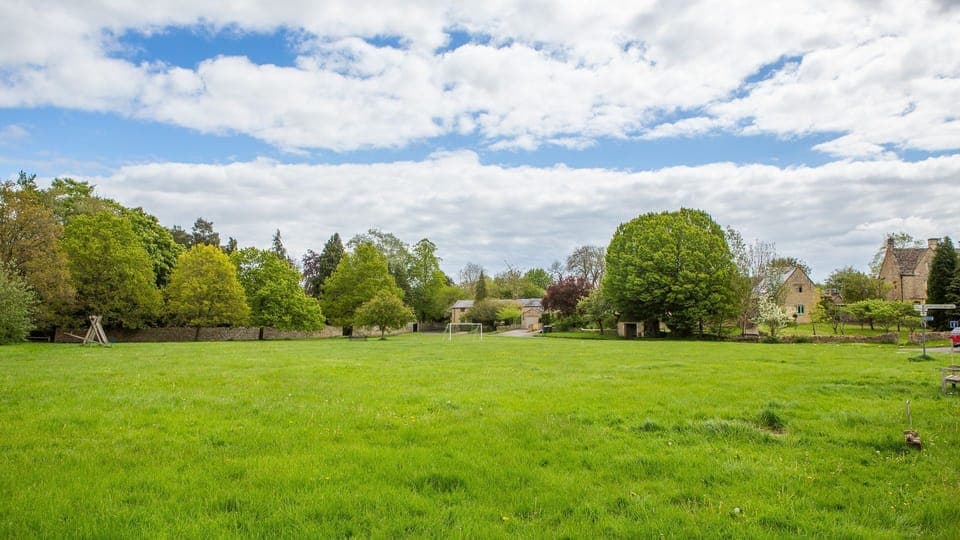 Broadwell Village Green, Poppy Cottage, Bolthole Retreats