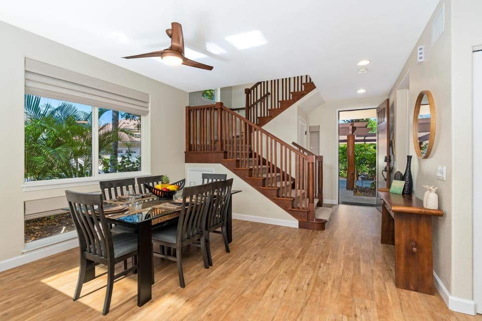 Dining area with seating for six