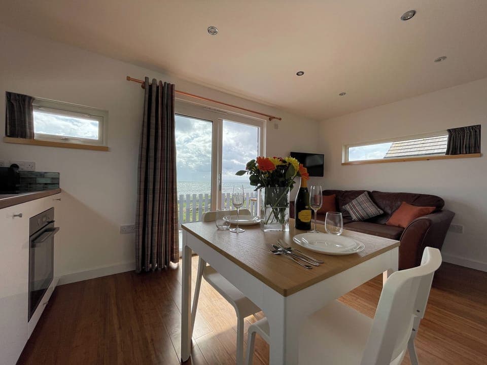 Living room/dining room | Sunrise Summerhouse, Hilton, near Tain