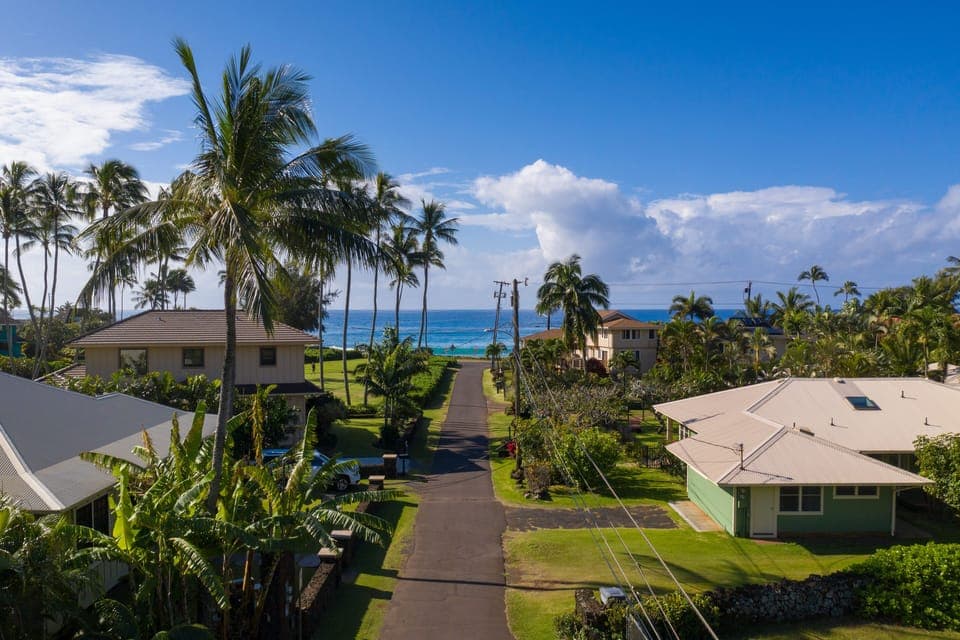 Less than 100 yards to Brennecke's Beach (aka Shipwreck Beach)