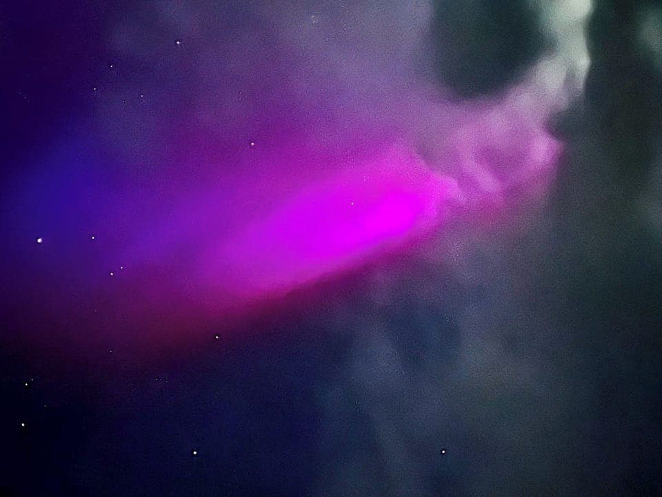 Aurora in the back garden | Taigh Violet Rose, Uachdar