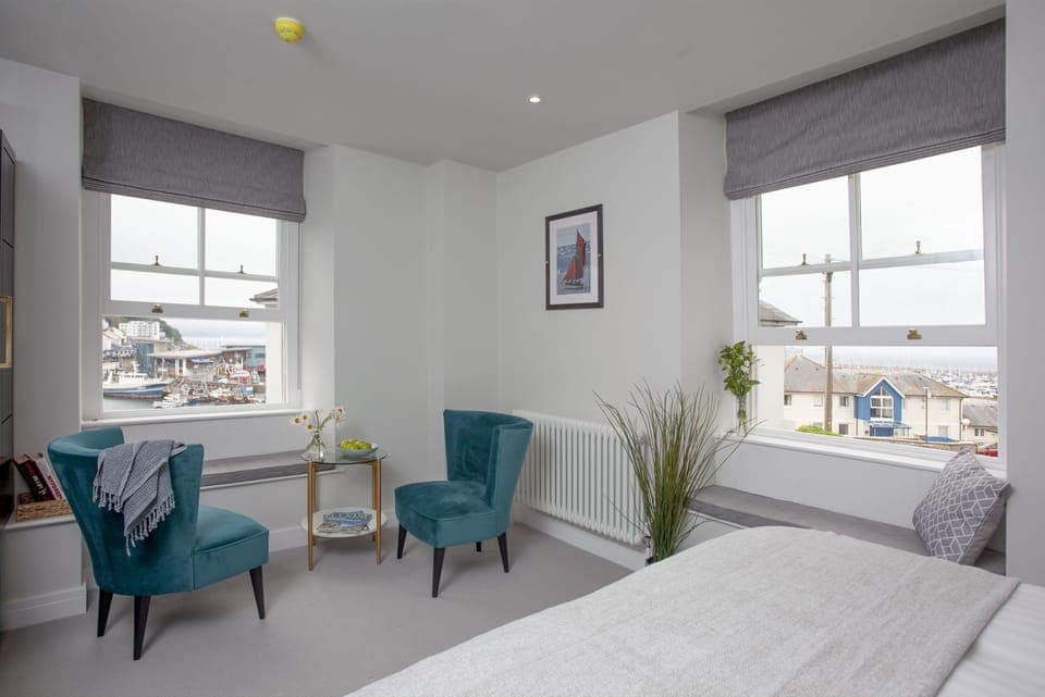 Sitting area for two with views overlooking the harbour - Golden Vanity Suite