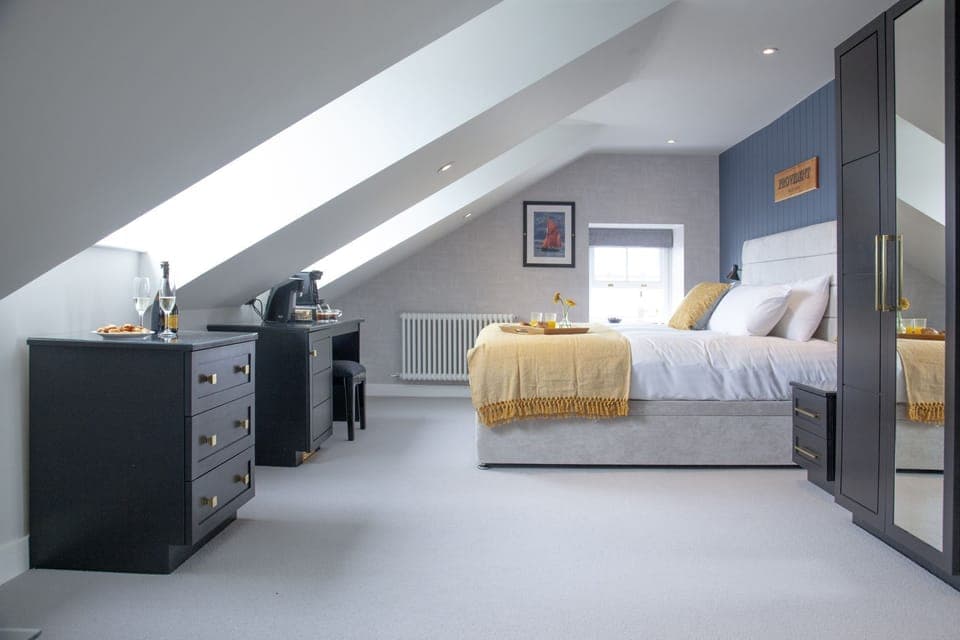 Spacious suite with king sized bed and storage - Provident Suite