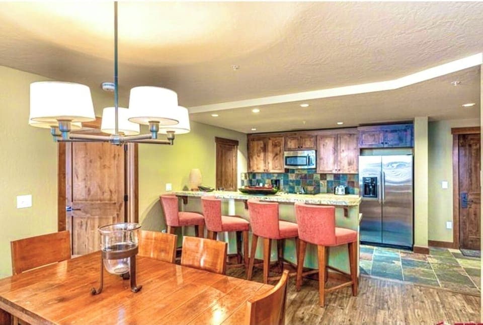 Bar with 4 Seats
