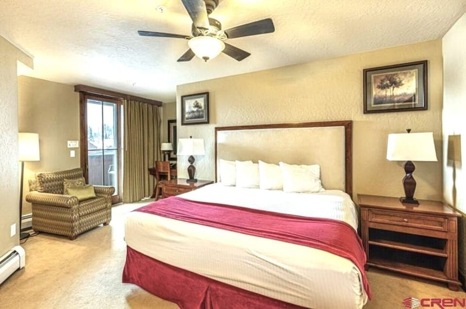Master - King Bed with Desk&Chair,  Balcony
