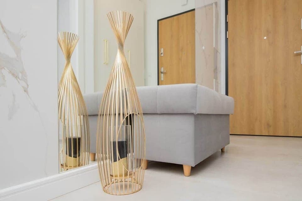 Hallway area with decorative vases and a small bench.