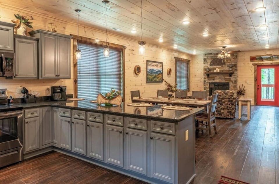 Open floor plan for open conversation & bonding 