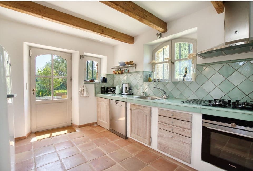 fully equipped kitchen area 