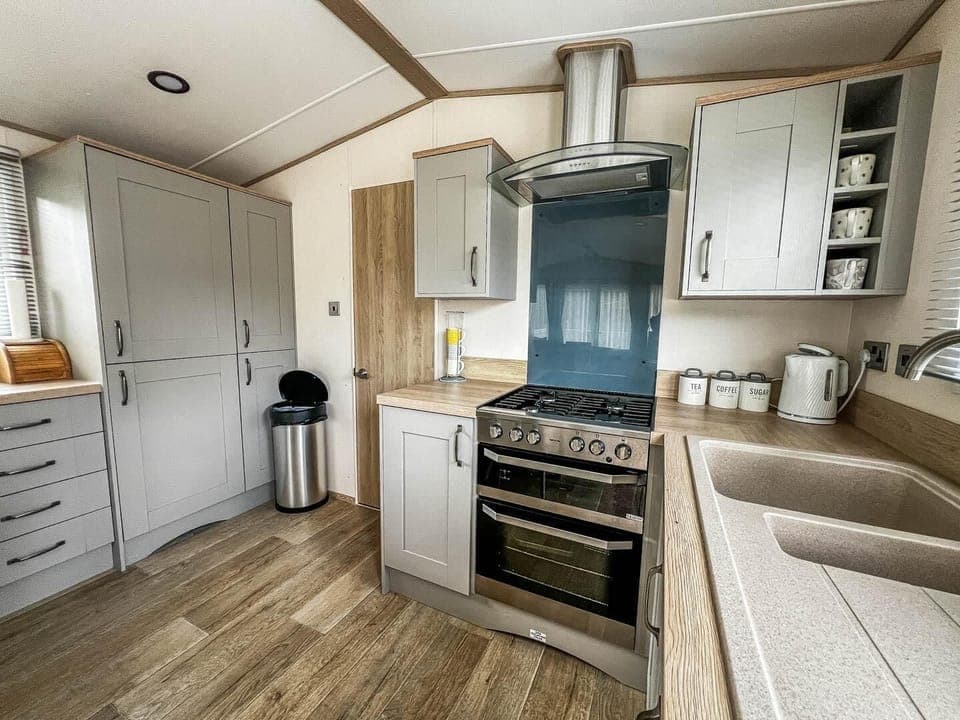 Spend your bank holidays 2026 at Weeley Bridge Holiday Park, where you can enjoy the comfort of a kitchen area in a caravan and explore nearby beaches and family attractions like Hasty’s Adventure Farm.
