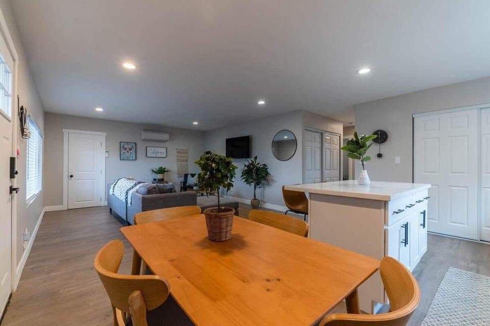 Dining table seats 4.