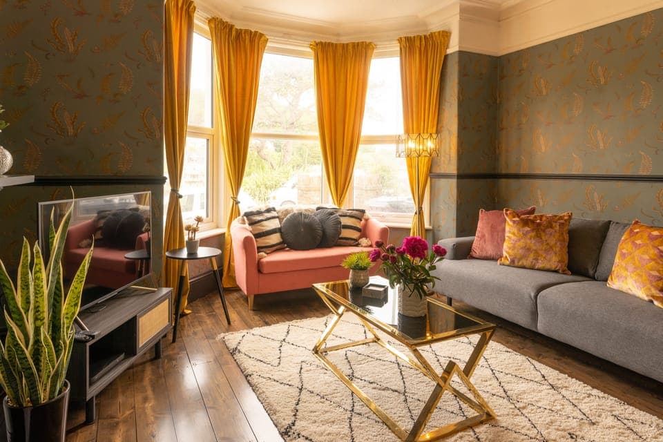 Living Room / Lounge